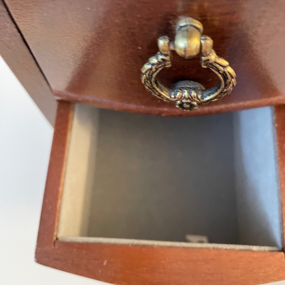 Vintage Wal-Mart Jewelry/Music Box Memories View 3
